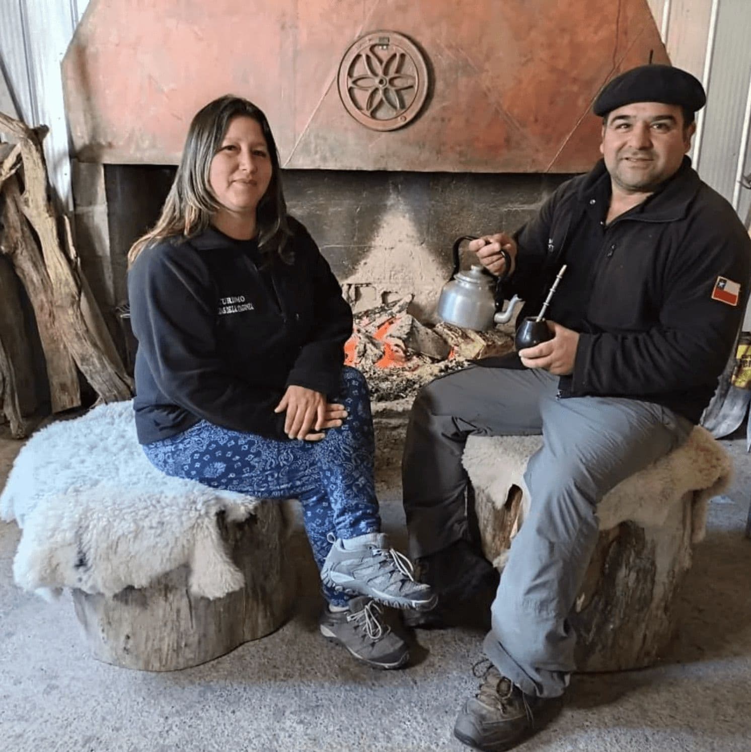 Angélica y Marcus junto al fogón